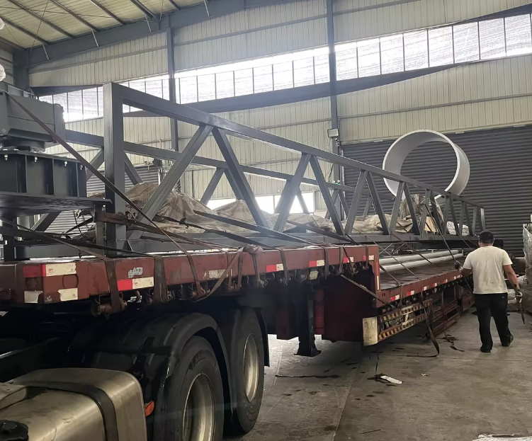 Qingben Çevre Koruma, Yerel Atık Su Arıtma Projelerini Destekleyerek Ningxia'ya Çamur Kazıyıcı Ekipmanı Sağlıyor